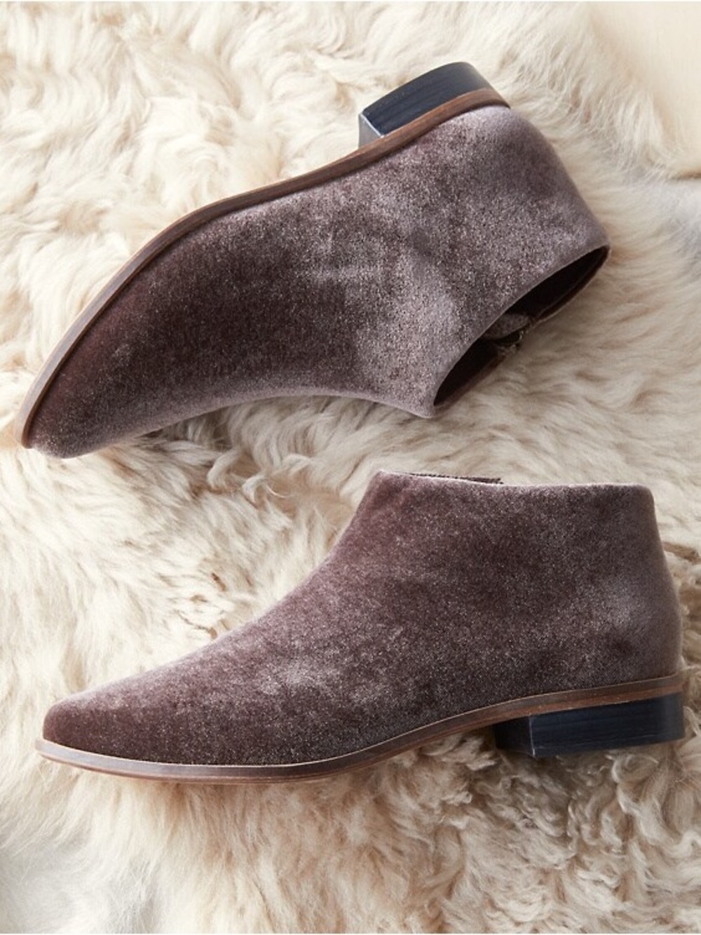 New Kelsi Dagger Brooklyn “Alia” Velvet Bootie, size 6.